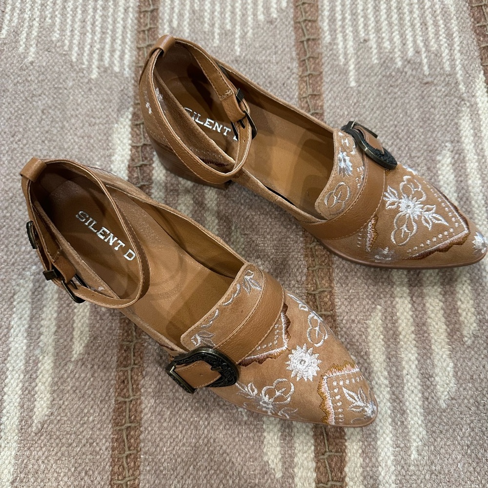 Anthropologie Silent D Women’s Brown Embroidered Heels NWOT